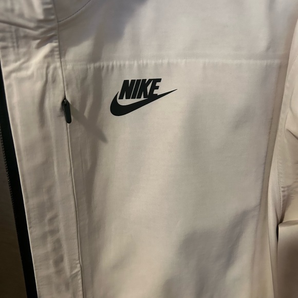Nike rain jacket - Picture 5 of 7
